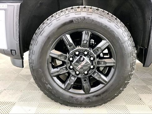 Used 2024 GMC Sierra 2500 AT4 w/ AT4 Premium Plus Package AWD/4WD image 7