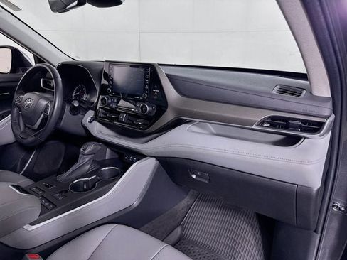 Used 2022 Toyota Highlander XLE image 30
