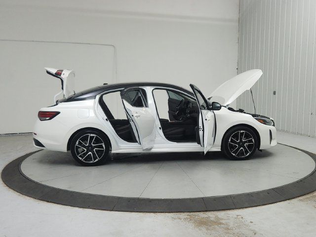 Used 2025 Nissan Sentra SR w/ SR Premium Package FWD image 17