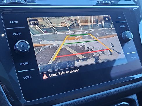 Certified 2022 Volkswagen Tiguan SE w/ Panoramic Sunroof Package image 10