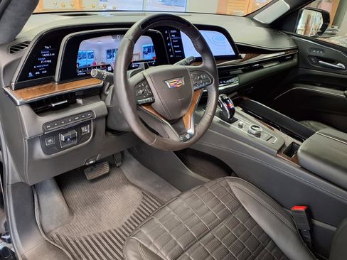 Certified 2023 Cadillac Escalade Sport Platinum w/ LPO, ONYX Package AWD/4WD image 21