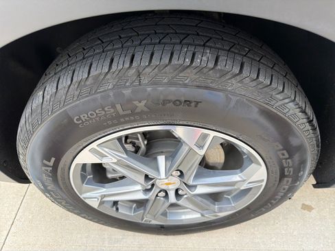 Used 2025 Chevrolet Blazer LT image 9