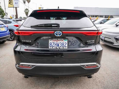 Used 2021 Toyota Venza Limited image 9