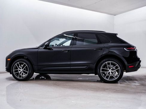 Certified 2025 Porsche Macan image 2