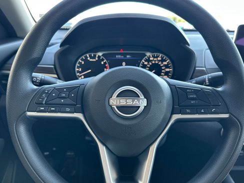 Used 2024 Nissan Altima 2.5 SV FWD image 22