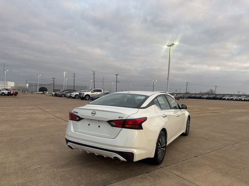 Used 2023 Nissan Altima 2.5 SV w/ SV Premium Package image 22