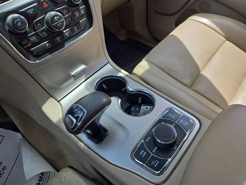 Used 2015 Jeep Grand Cherokee Overland w/ Advanced Technology Group AWD/4WD image 26