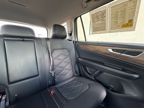 Used 2024 Volkswagen Atlas SE image 37