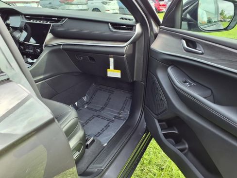 New 2025 Jeep Grand Cherokee L Limited w/ Luxury Tech Group II image 57