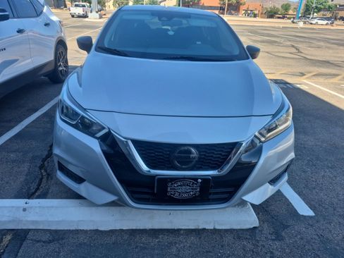 Used 2021 Nissan Versa S FWD image 4