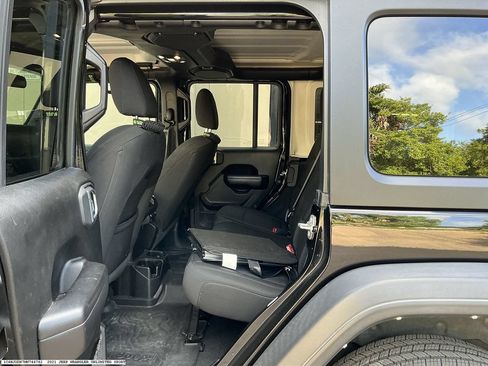 Used 2021 Jeep Wrangler Unlimited Sport AWD/4WD image 9
