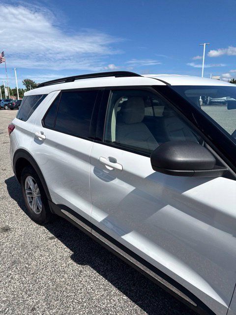 Used 2022 Ford Explorer XLT w/ Equipment Group 202A AWD/4WD image 15