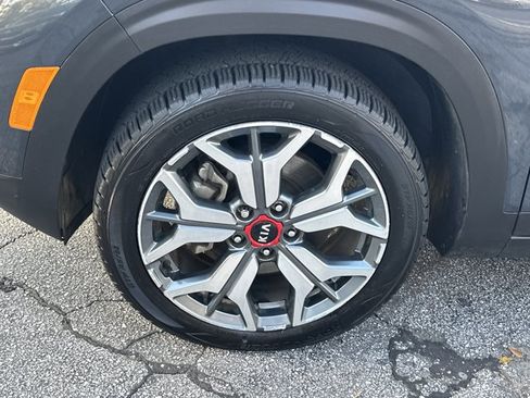 Used 2021 Kia Seltos SX w/ SX Sunroof Package image 12