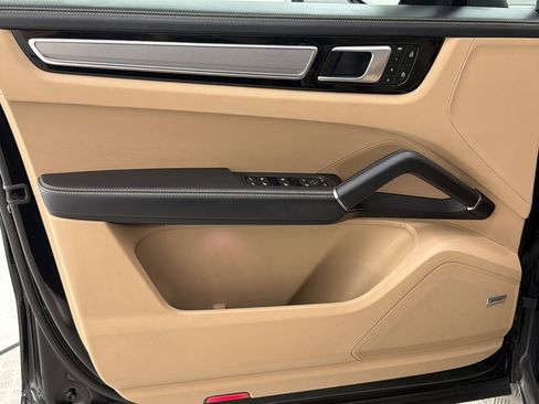 Used 2022 Porsche Cayenne Platinum Edition AWD/4WD image 12