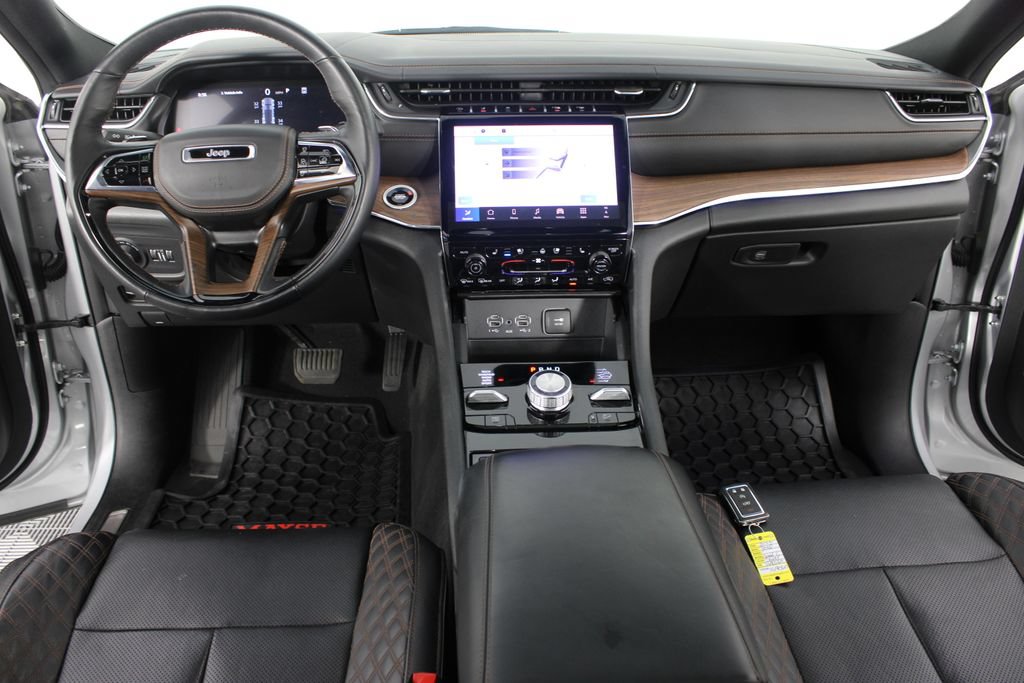 Used 2025 Jeep Grand Cherokee Summit w/ Obsidian Package AWD/4WD image 10