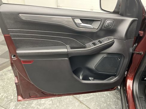 Used 2021 Ford Escape Titanium w/ Class II Trailer Tow Package image 9