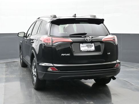 Used 2017 Toyota RAV4 LE image 7