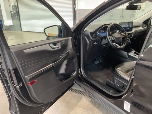Used 2024 Ford Escape Platinum AWD/4WD image 13