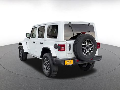 Used 2025 Jeep Wrangler Unlimited Sahara AWD/4WD image 11