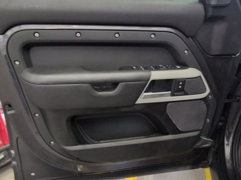 Used 2022 Land Rover Defender 110 X-Dynamic HSE image 11