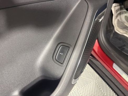 Used 2025 Chevrolet Traverse RS image 34