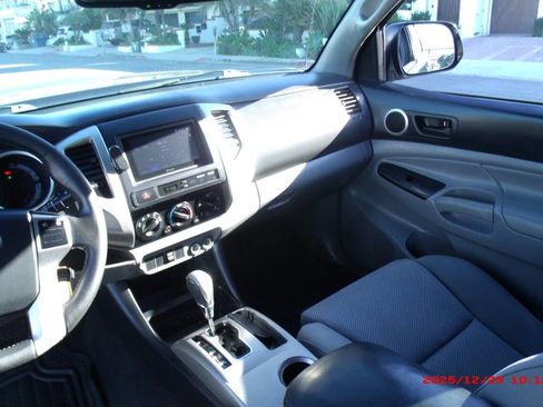 Used 2013 Toyota Tacoma PreRunner image 30