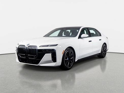 Used 2025 BMW 740i w/ Premium Package RWD image 20