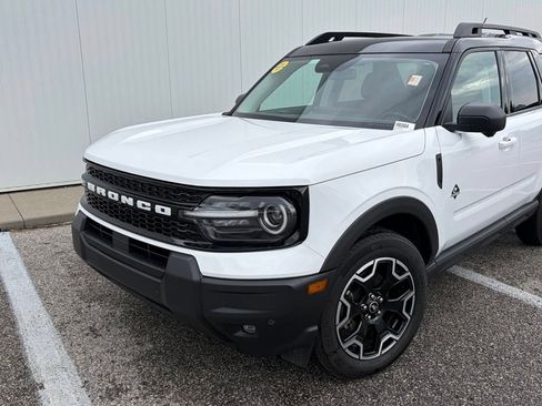 Certified 2025 Ford Bronco Sport Outer Banks w/ Outer Banks Tech Package+ AWD/4WD image 2
