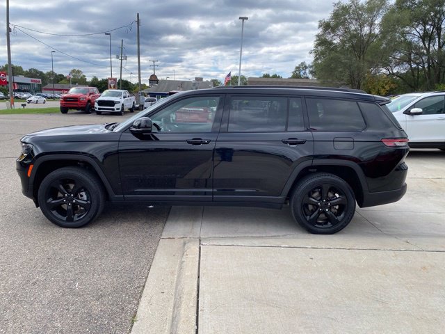 Used 2023 Jeep Grand Cherokee L Altitude AWD/4WD image 10