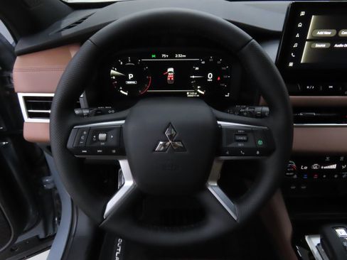 New 2025 Mitsubishi Outlander SEL image 13
