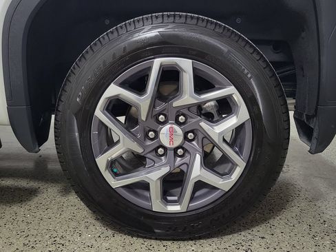 Used 2023 GMC Sierra 1500 SLT w/ SLT Premium Package AWD/4WD image 9