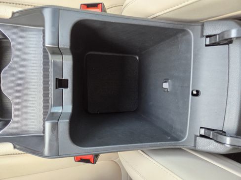 Used 2024 Jeep Grand Cherokee L Limited w/ Black Appearance Package image 30