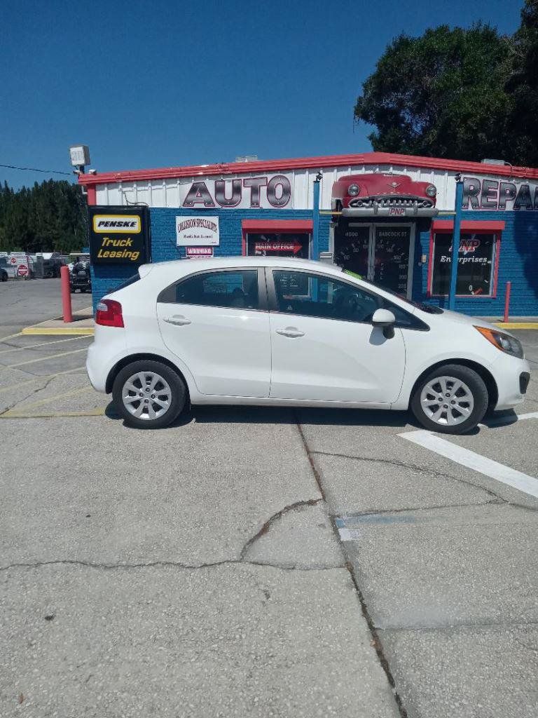 Used 2015 Kia Rio LX w/ Power Package FWD image 2