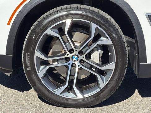 Used 2023 BMW X5 xDrive40i w/ Parking Assistance Package AWD/4WD image 38