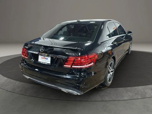 Used 2016 Mercedes-Benz E 400 4MATIC Sedan image 5