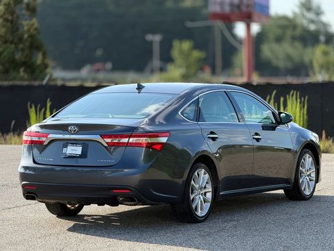 Used 2013 Toyota Avalon Limited w/ Technology Pkg FWD image 9