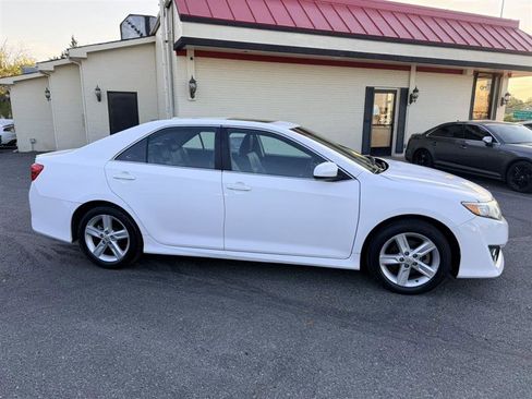 Used 2012 Toyota Camry SE FWD image 4