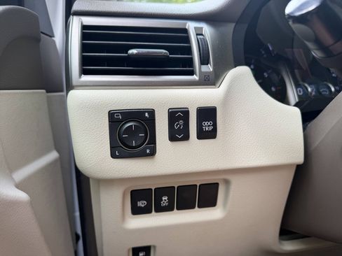 Used 2019 Lexus GX 460 Premium w/ Premium Package AWD/4WD image 19