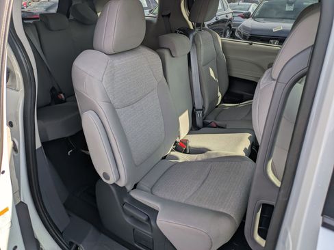 Used 2024 Toyota Sienna LE image 30