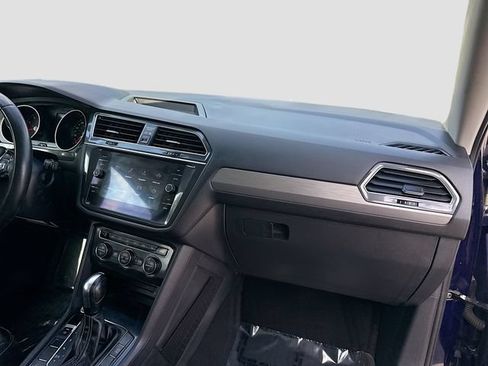 Used 2021 Volkswagen Tiguan SE w/ Panoramic Sunroof Package FWD image 27
