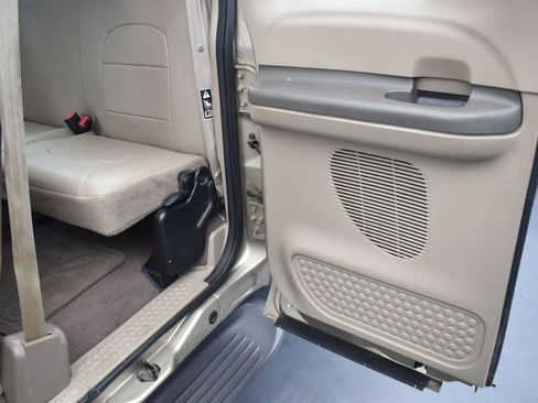 Used 2000 Ford F250 Lariat image 25