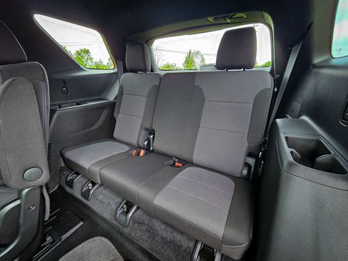 Used 2023 Chevrolet Traverse LT AWD/4WD image 33
