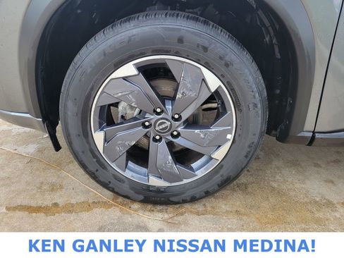 Used 2025 Nissan Rogue SV image 18