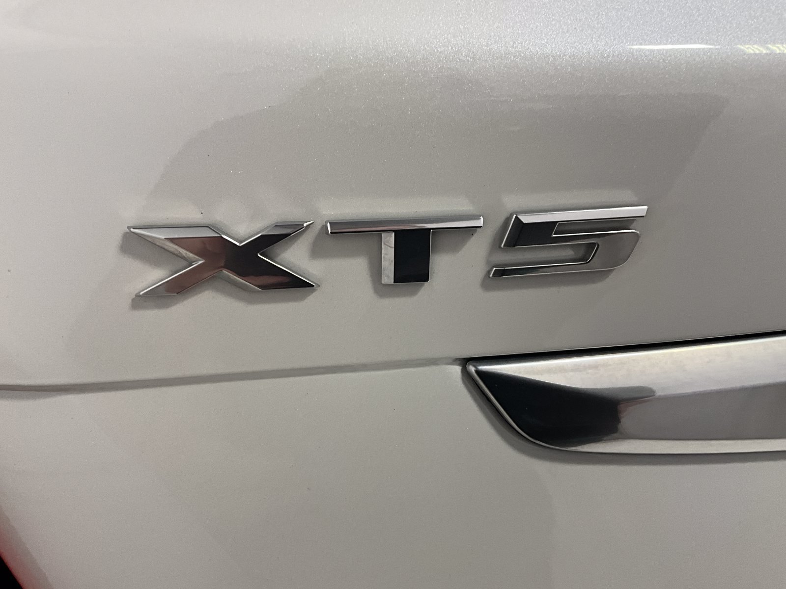 Used 2023 Cadillac XT5 Premium Luxury w/ Technology Package AWD/4WD image 11