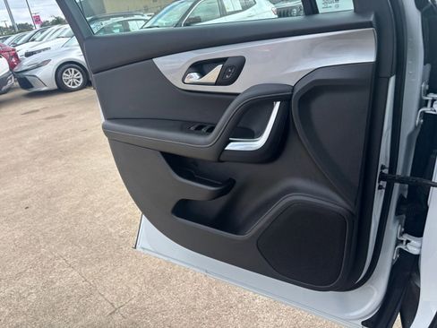 Used 2025 Chevrolet Blazer LT image 18