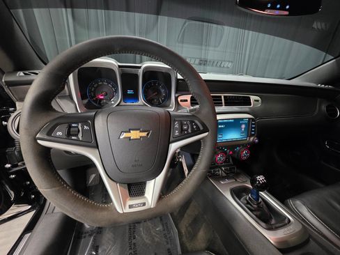 Used 2015 Chevrolet Camaro SS w/ SS Performance Package RWD image 23