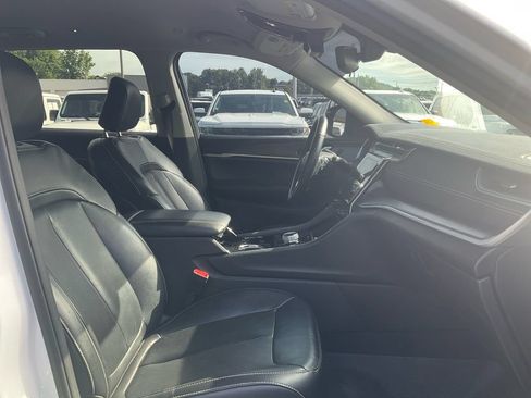 Used 2022 Jeep Grand Cherokee L Limited w/ Black Appearance Package RWD image 12