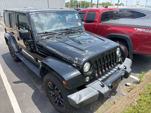 Used 2017 Jeep Wrangler Unlimited Sahara AWD/4WD image 3