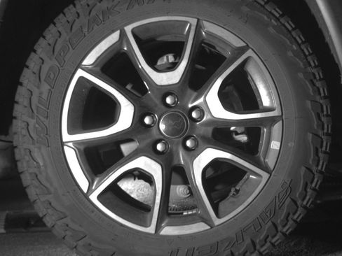 Used 2025 Jeep Compass Trailhawk image 15