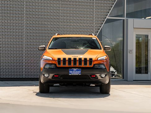 Used 2016 Jeep Cherokee Trailhawk w/ Comfort/Convenience Group AWD/4WD image 33